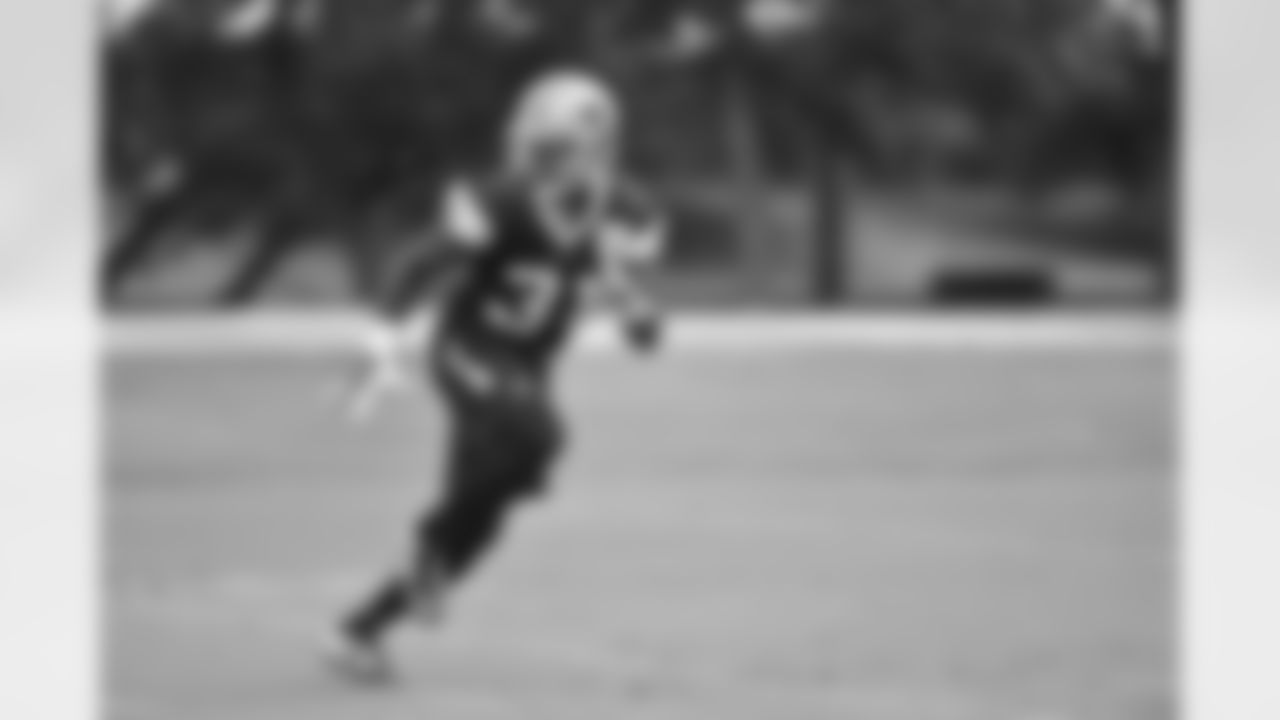 20151022_practice_byron_jones_jj0150.jpg
