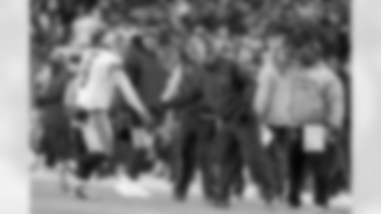 romo_20141204_dal_chi_quickies221.jpg