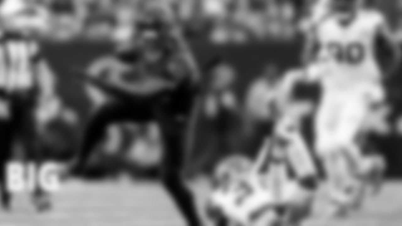 Piercing Through Defenses
Texans rookie running back Dameon Pierce had totaled 34 broken tackles this season, the most by any player in the NFL this season. Additionally, his 861 rushing yards are the most by any player through their first 13 games in franchise history and most by any rookie in the league this season.