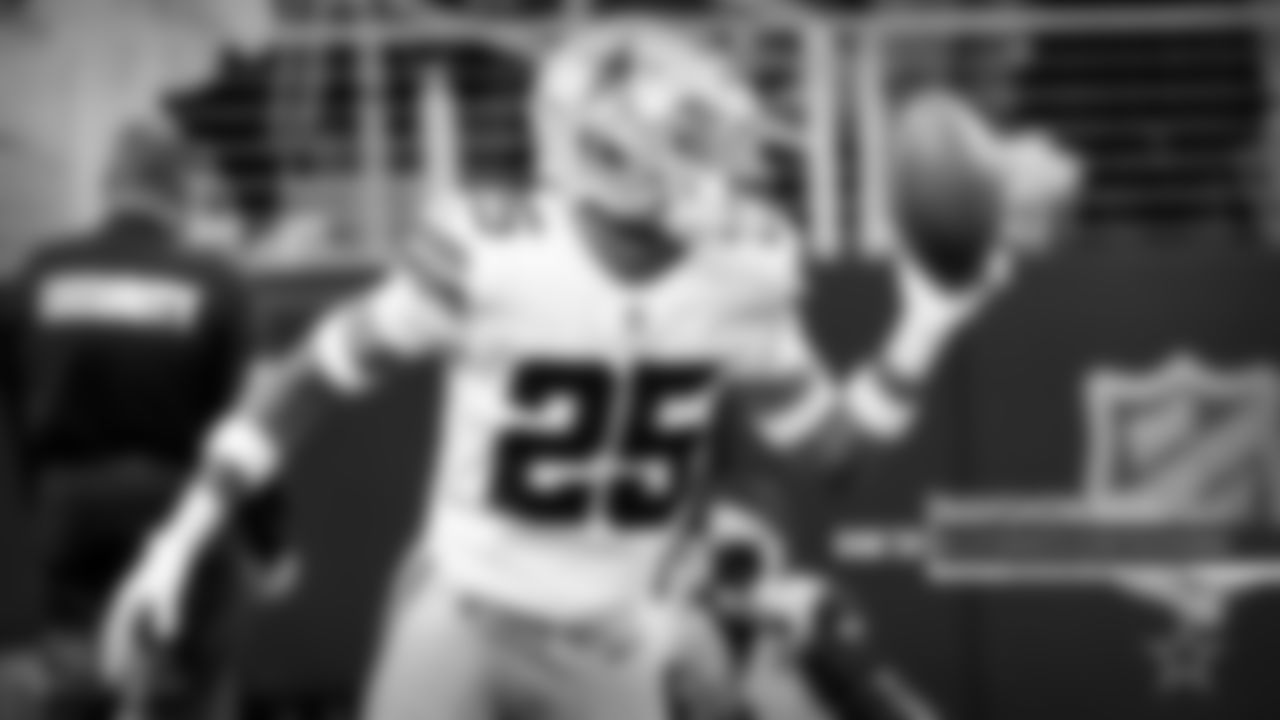 13. Nahshon Wright (1) – If this one isn't remembered as much, it might be because Wright was at the bottom of the pile when he scored. The rookie recovered a blocked punt by Dorance Armstrong against the Falcons. The irony here was just one week earlier, Wright couldn't corral a blocked punt that was ruled a "muff" and a crucial turnover in a loss to the Broncos.