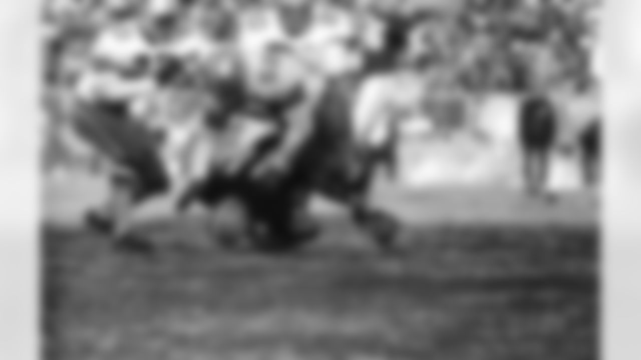 cowboys_tackle_anderson.jpg