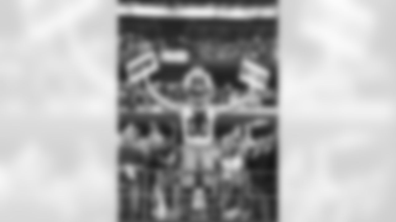 rowdy_photo_-_cow_boys_signs_above_players_tunnel_0.jpg