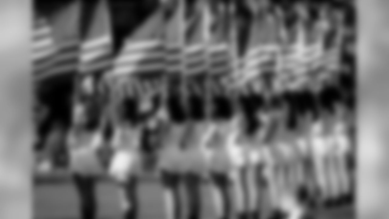 Performers hold Old Glory during the National Anthem before the Dallas Cowboys 27-17 victory over the Pittsburgh Steelers in Super Bowl XXX on January 28, 1996 at Sun Devil Stadium in Tempe, Arizona. (AP Photo/NFL Photos)