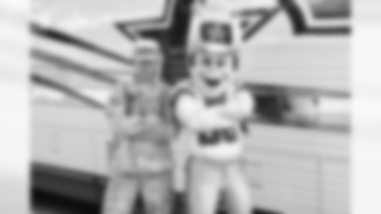 rowdy_photo_-_posing_with_us_army_national_guard_in_front_of_cowboys_bus_2014_0.jpg