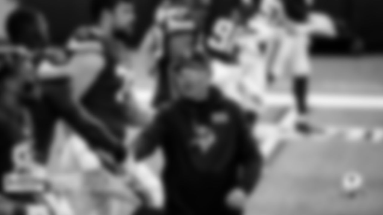 Behind-the-Line-Cook-Putting-Up-Emmitt-Like-Stats-8