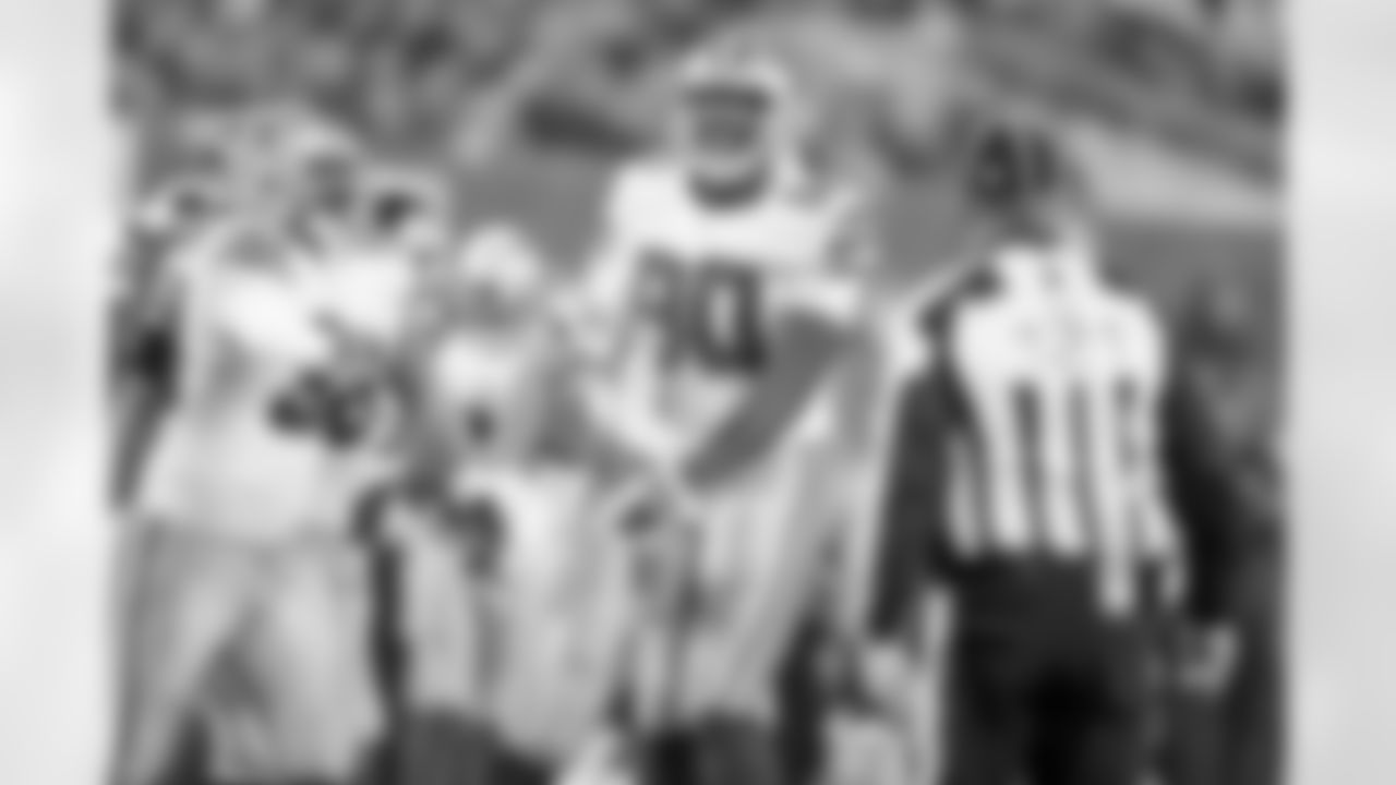 lawrence_20141123_dal_nyg_quickies225.jpg