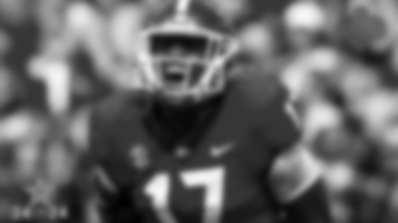 Nakobe Dean (LB – Georgia)
Much like Lloyd, Dean would fit the role to play alongside Parsons to make the second level of the Cowboys defense one of the most feared in the league. Dean won the Butkus Award in 2021 as the nation's top linebacker because of his versatility, notable instincts and tackling ability. Sound familiar?