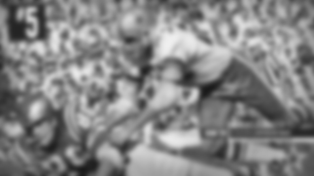 5. Mike Gaechter: Not a household name, even among Cowboys fans, but Gaechter immediately made an impact despite going undrafted. He joined the team in 1962 and played in all 14 games, starting nine. In his eight years with the Cowboys, Gaechter started 83 of 108 games played with one interception. But that pick was returned 100 yards, the second-longest interception return in club history.