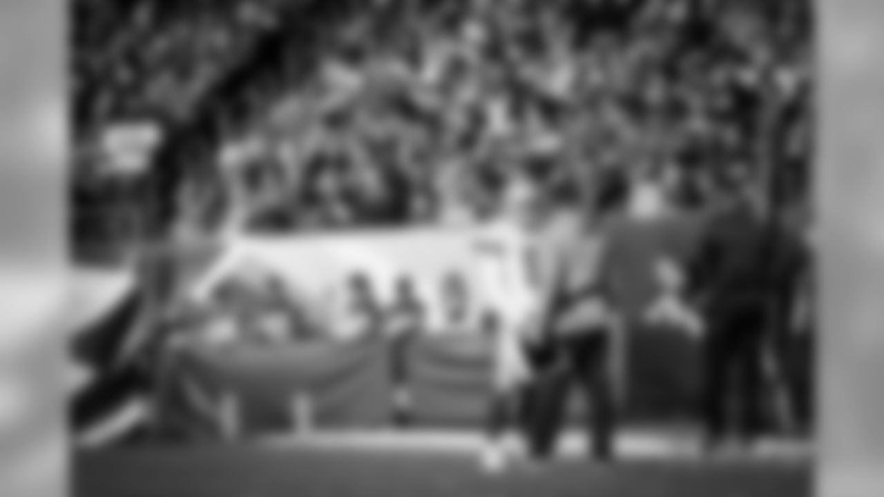 2017101_dal_tony_romo_selects_jj22637.jpg