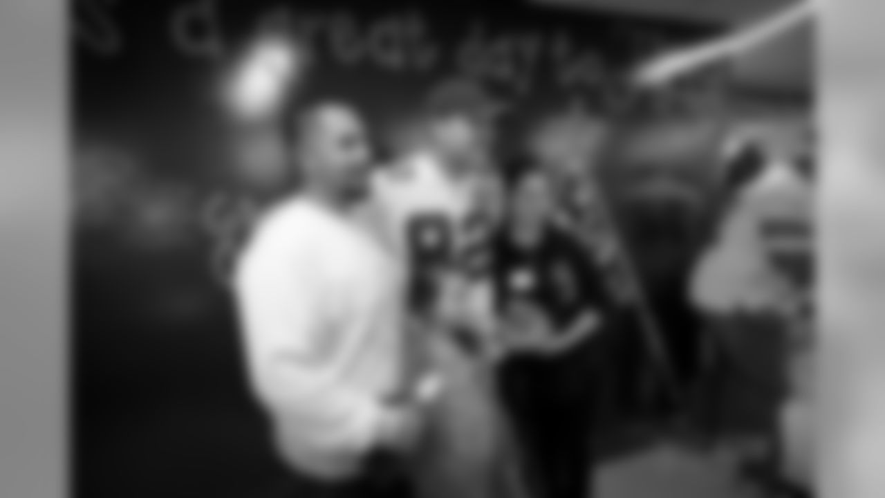 20161205_dal_childrens_hospital_visit26.jpg