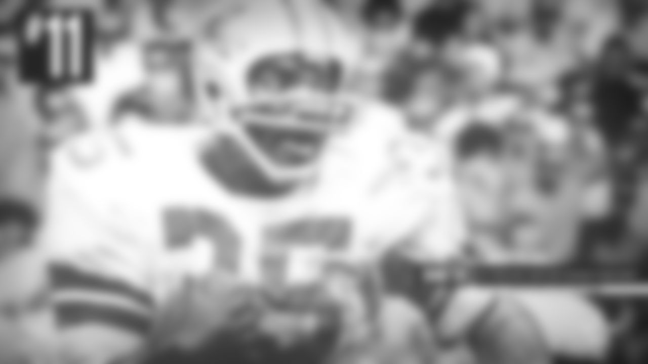 11. Calvin Hill (1969) – Taking over for Duane Thomas wasn't the easiest task for the rookie from Yale. Not only did he rush for 942 yards and eight touchdowns, but Hill earned All-Pro honors. For the next 45 seasons, no other Cowboys rookie accomplished that feat.