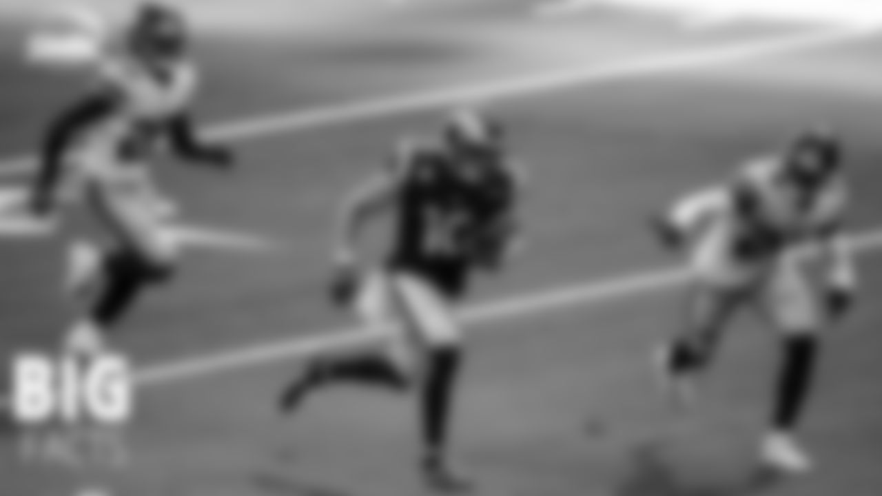 Giants rank last in the NFL in third-down defense
There Giants are having a hard time getting off the field. After four games, they rank dead-last in the NFL in third-down defense, allowing a first down 53.7 percent of the time. On the flip side, the Cowboys are 12th in the league on converting third downs, at 45.1 percent.