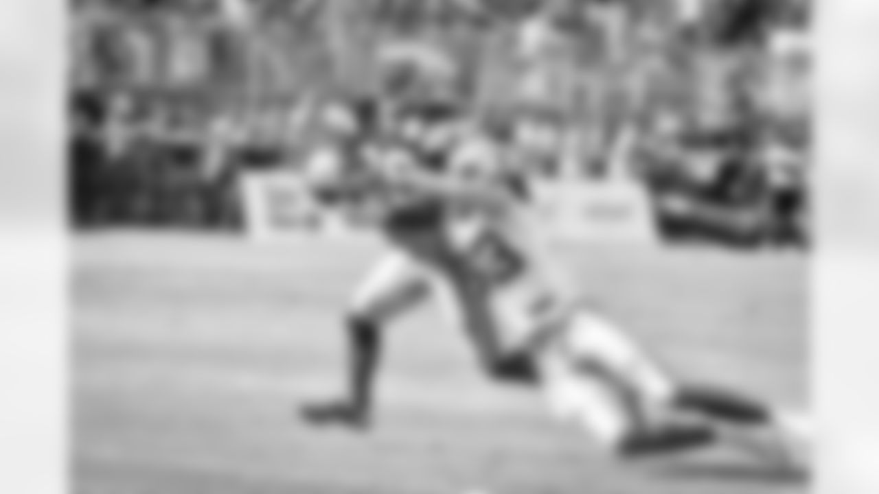 08022015_training_camp_afternoon_carr_jj845.jpg