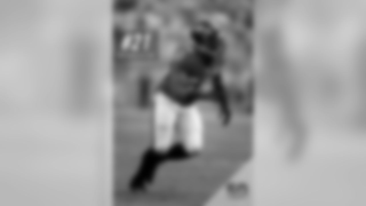 21_dumervil_elvis.jpg