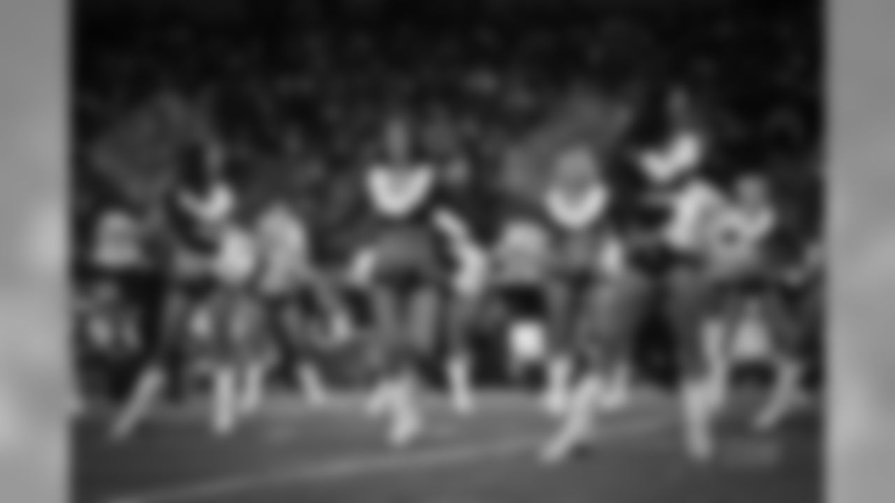 20161218_dal_cheer_all_jj17399.jpg