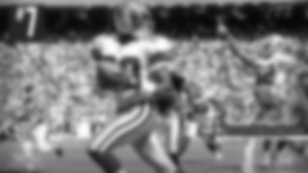 7. Reggie Swinton – He's one of those players who made the most of his opportunities. He showed up in the middle of camp back in 2001, fresh off a season in the arena league, and immediately made plays. Swinton had a 100-yard return against the Eagles in 2002. He finished his career in Dallas with 2,089 return yards but had nearly 5,000 total after his stints with the Lions and Cardinals.