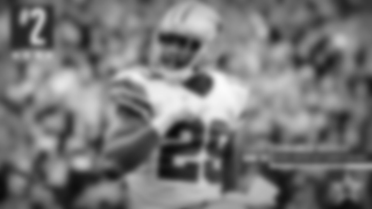 2. DeMarco Murray – A steal in the third round of the 2011 draft, Murray emerged as a important complement to Tony Romo as the former Cowboys quarterback entered his mid-30s. Murray won an NFL rushing title in 2014, his final year with the team, and transformed the offense into a balanced attack that came within a controversial "Dez Catch" of reaching the NFC Championship Game.