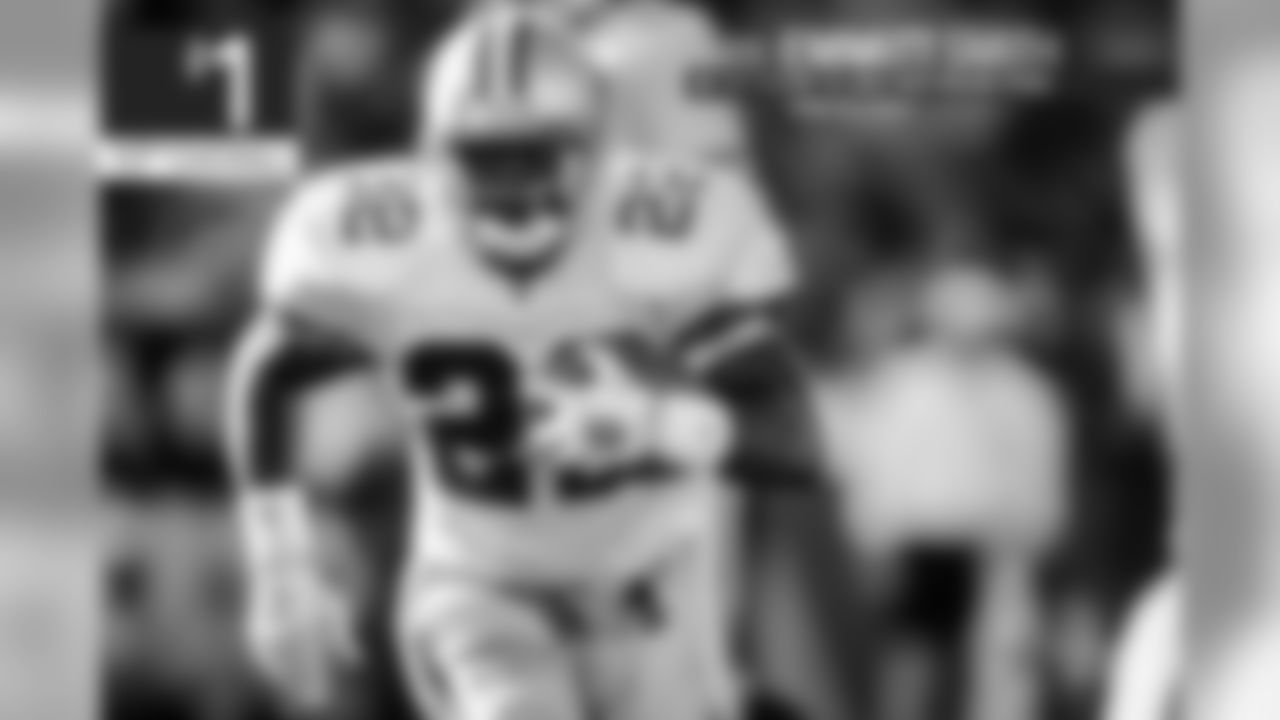 Emmitt Smith – It's been said that Jimmy Johnson and the Cowboys had their eyes on other players in the 1990 draft. But with Smith still sitting there at No. 17, the Cowboys made a trade up to grab him, proving to be one of the best decisions in franchise history. Smith went on to earn 11 straight 1,000-yard rushing seasons and is the NFL's all-time leading rusher, an accomplishment that won't be easy for any running back to eclipse.