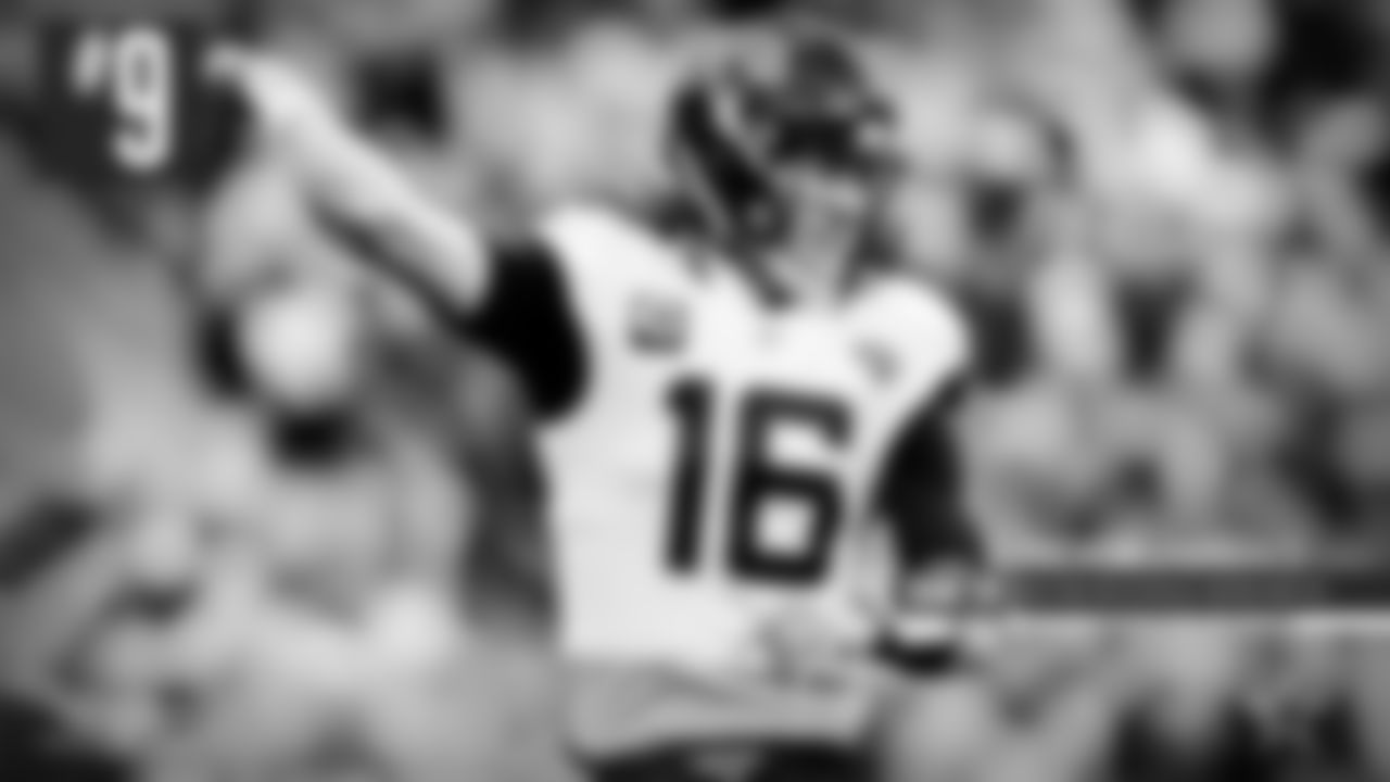 9. Trevor Lawrence: Of all the rookie quarterback situations in 2021, the argument could be made that Lawrence was saddled with the strangest. Urban Meyer proved to not be the ideal fit with the generational talent from Clemson, who had just a 33.5 QBR and 12 touchdowns to 17 interceptions. Jacksonville's hope is that former Eagles' head coach Doug Pederson can get the 2021 No.1 overall pick back into form.