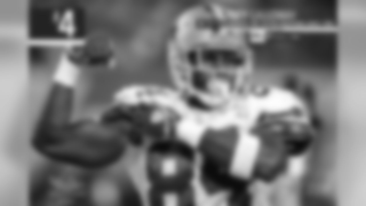 4. Joey Galloway (1995, Seahawks, 8th overall)
He was traded to play with Troy Aikman and Emmitt Smith. Instead, because of various injuries – including a torn ACL in his first game with the Cowboys - Galloway spent the majority of his time in Dallas catching passes from Quincy Carter and Chad Hutchinson in an offense that featured Troy Hambrick in the backfield. When Galloway left the Cowboys, he still had Pro Bowl years ahead of him in Tampa Bay. Great talent but the Cowboys didn't get close to the production that they gave two picks for.