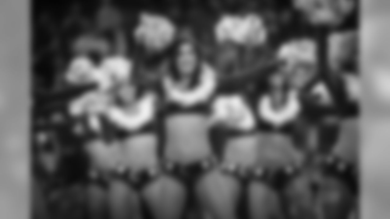 20161218_dal_cheer_all_jj17325.jpg