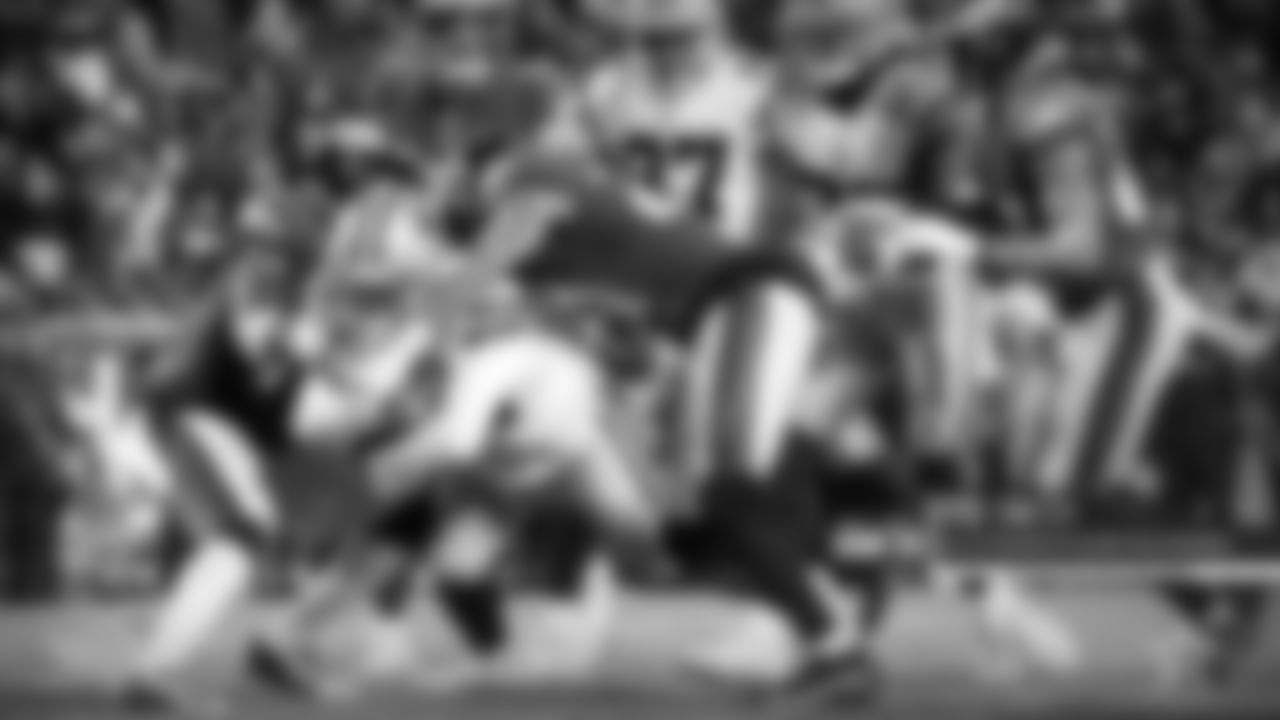 21. Ito Smith (1) – Called up as COVID-19 replacement from the practice squad earlier in the day, Smith wound up in the end zone in the fourth quarter with his 4-yard run. It was Smith's first touchdown since the 2020 season when he scored as a member of the Falcons.