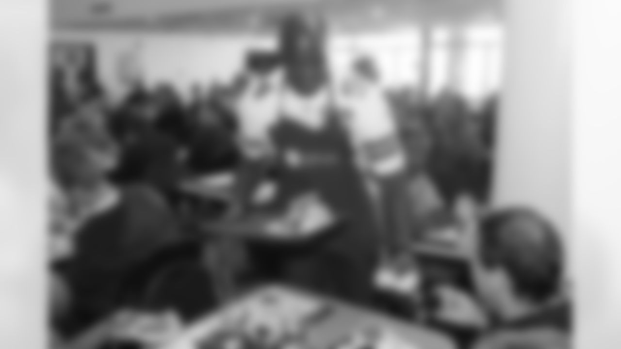 temp111312_EarlyThanksgiving_17.jpg