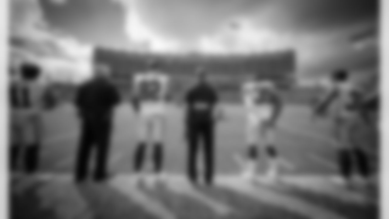 20161002_dal_national_anthem02.jpg