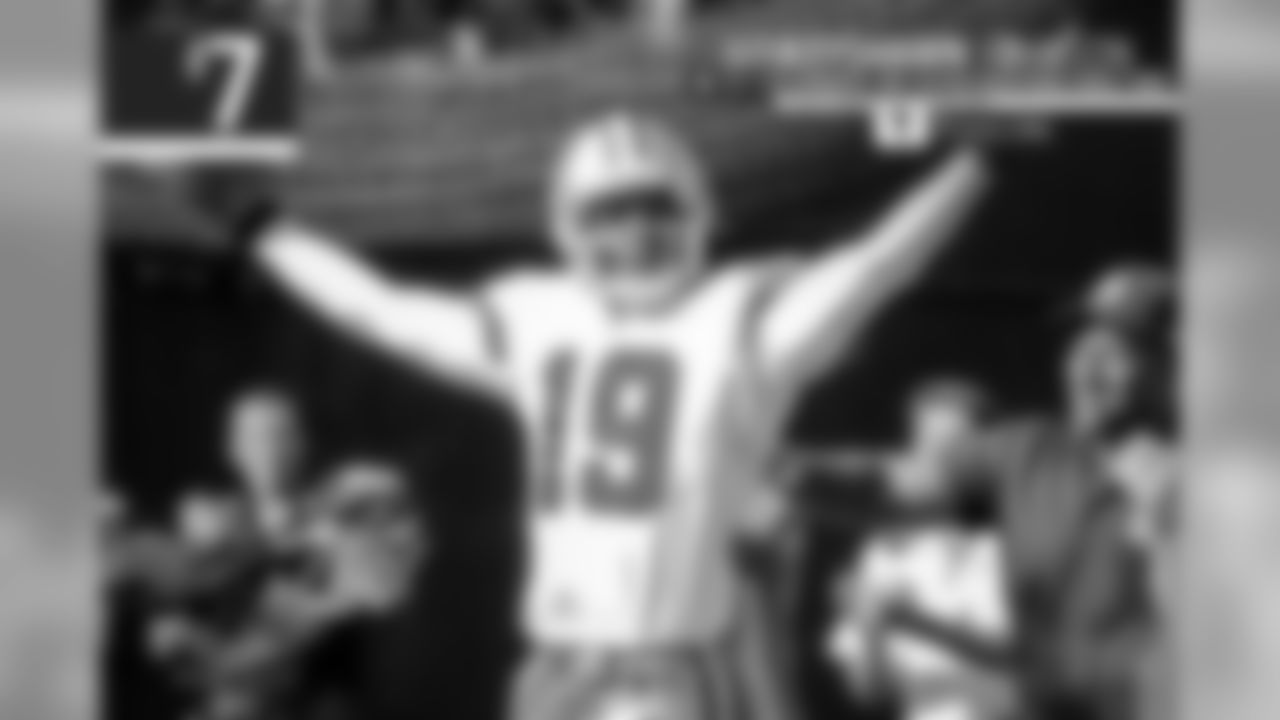 7. Keyshawn Johnson (1996, Jets, 1st overall)
Another one of Parcells' guys, Johnson had a couple of good seasons in Dallas, catching 70 passes in each of his two seasons. Had it not been for an ankle injury early in the 2004 season finale, Johnson (981) likely would've topped 1,000 yards for the fifth time in his career.