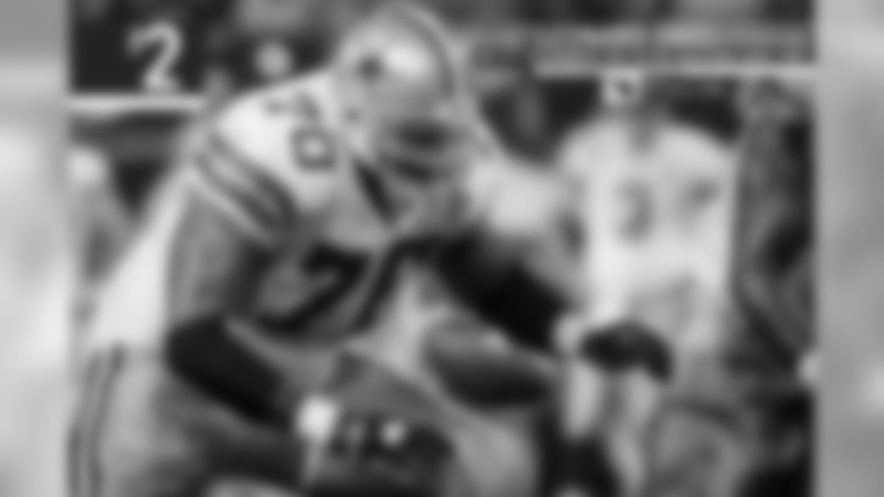 2. Leonard Davis (2001, Cardinals, 2nd overall)
To justify drafting Davis at No. 2, the Cardinals played him at tackle. But it was clear, especially when he signed with Dallas, that he was a better guard. Davis joined the Cowboys in 2007 and made three straight Pro Bowls, becoming one of the best free-agent signings in franchise history.
