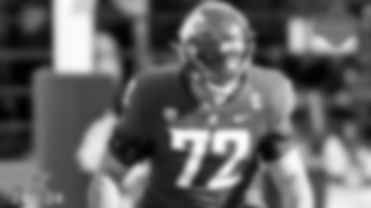 Abraham Lucas (OT – Washington State)
Lucas would be a later option to fill the offensive line needs should they go in a different direction in the first and second rounds. An extremely experienced pass blocker and an underrated run blocker for the Cougars. He played a mixture of guard and tackle during his collegiate career but translates as a tackle early on in his career.