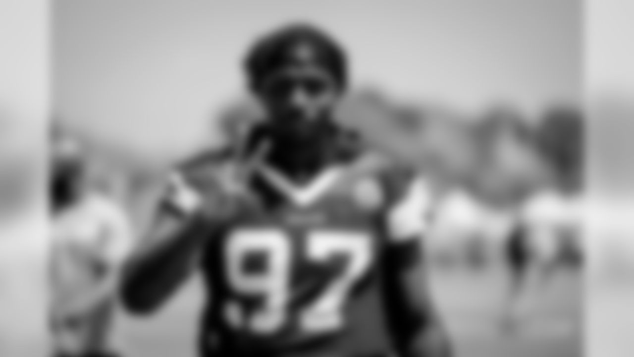20180815_Training Camp_Taco Charlton_Selects_JJ_013800