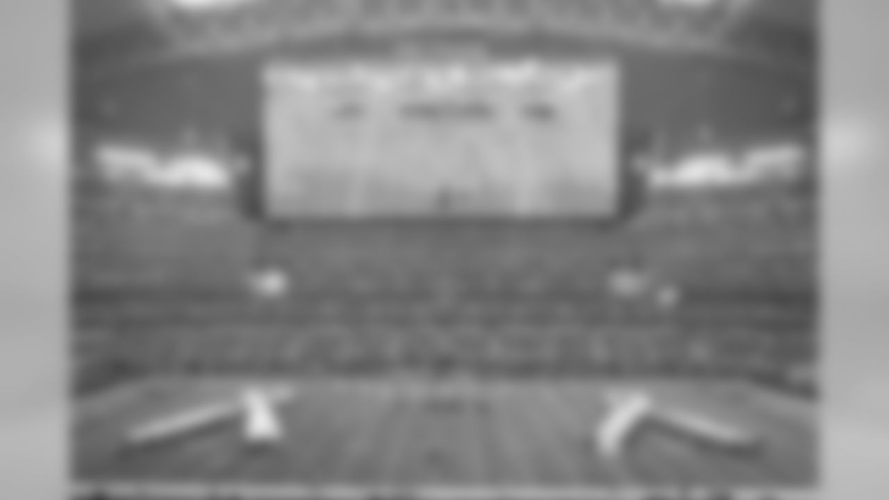 temp20141005_DAL_cheers_BCA_halftime88.jpg