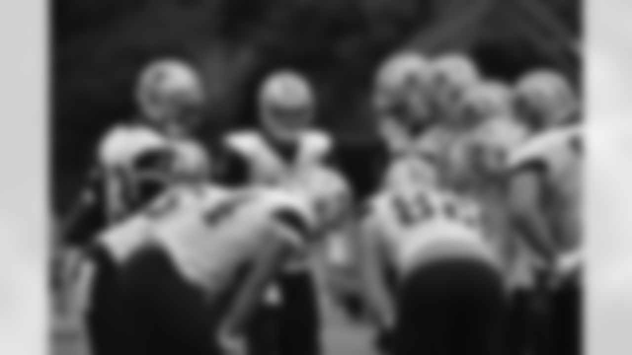 20151022_practice_huddle_jj0152.jpg
