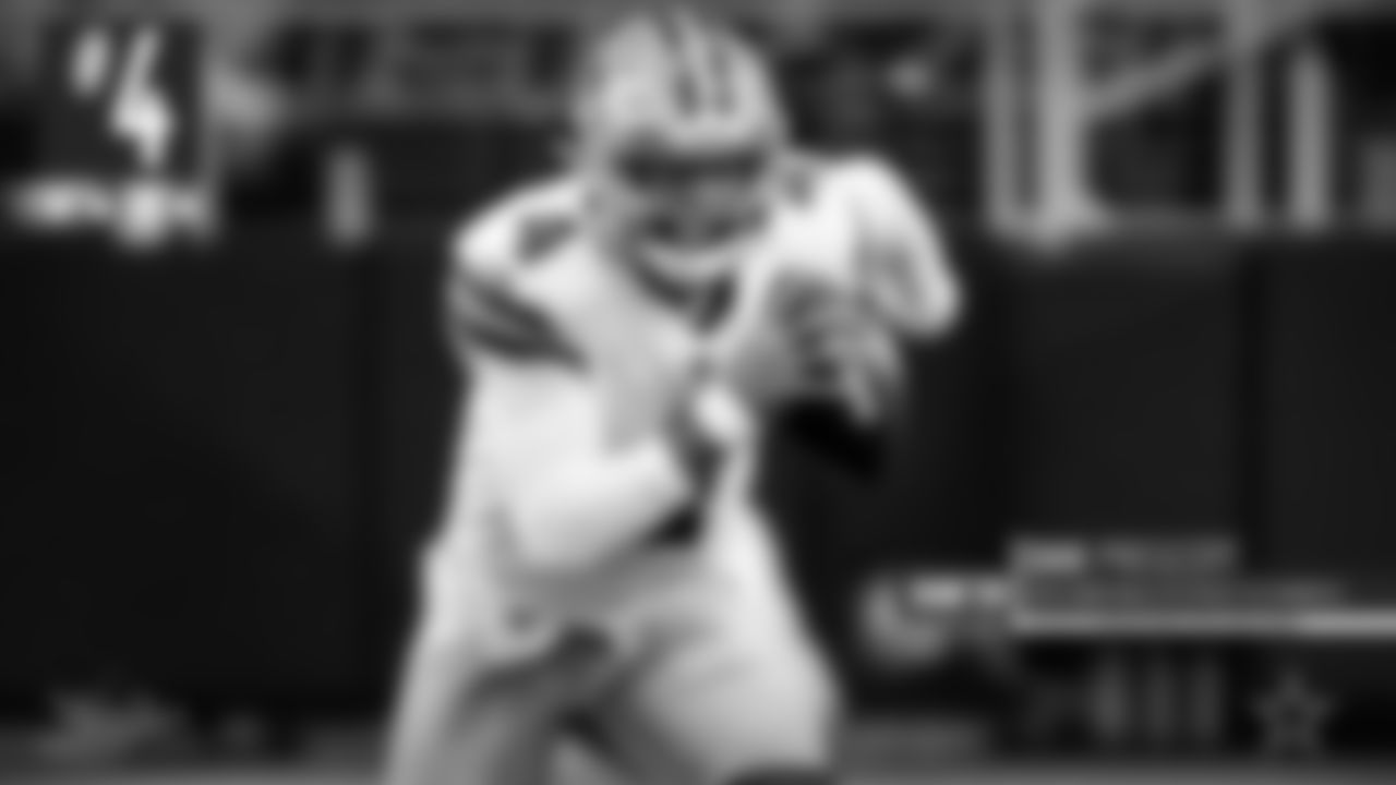 4. Dak Prescott – He passed for just 188 yards, yet he was masterful in this game. The four touchdowns and no picks is even better and he also ran for 35 yards on four attempts. Dak controlled the game from start to finish and when it was time to make plays with his arm and feet, he did just that.