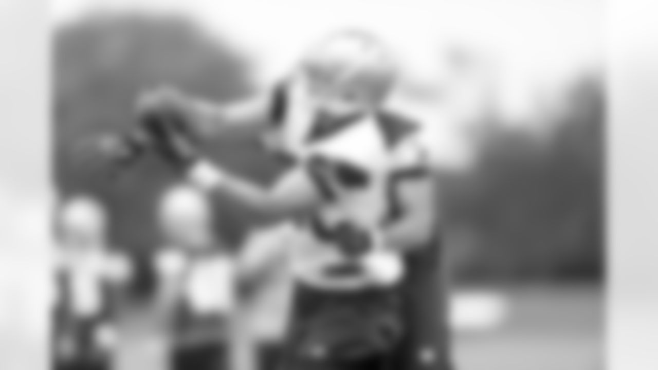 Rookie TE Paul Freedman reaches for the ball.