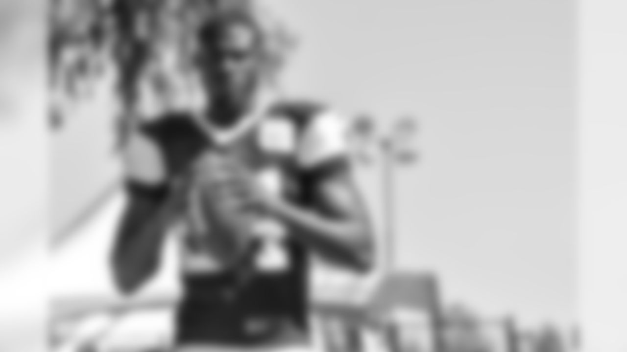 08-04-2015
Oxnard, California
Training Camp