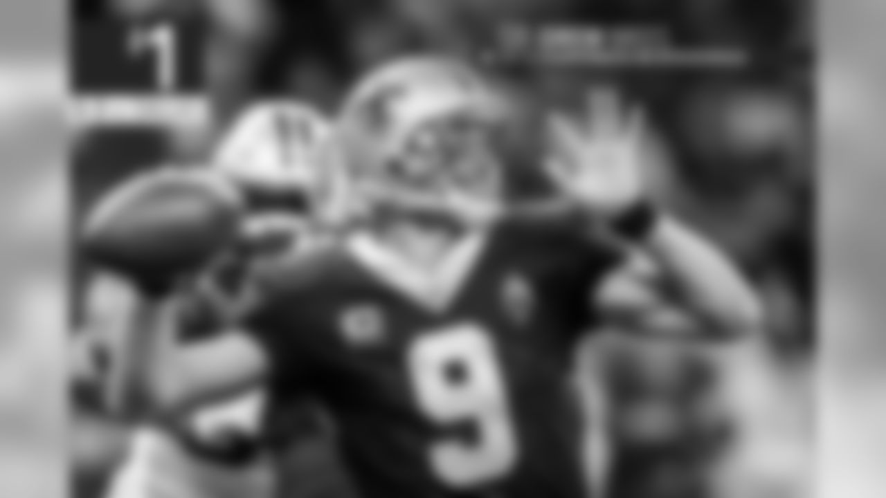 Drew Brees (NO) – A consensus No. 1 pick on this list, Brees is arguably one of the three best quarterbacks in the game and it's only a matter of time before he'll be giving his speech in Canton, Ohio. But the scary part about Brees is that he's not slowing down. Last year, Brees led the NFL with a career-best 72.0 percent completion percentage.