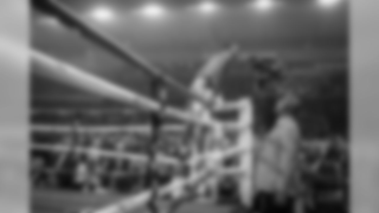 16 June 2018: Views of the WBA Welterweight Championship boxing match between Errol Spence Jr. (white trunks) and Carlos Ocampo (black trunks) held June 16, 2018 at Ford Center at The Star in Frisco, Texas. Spence beat Ocampo in a first round knockout. Photo by James D. Smith/Dallas Cowboys