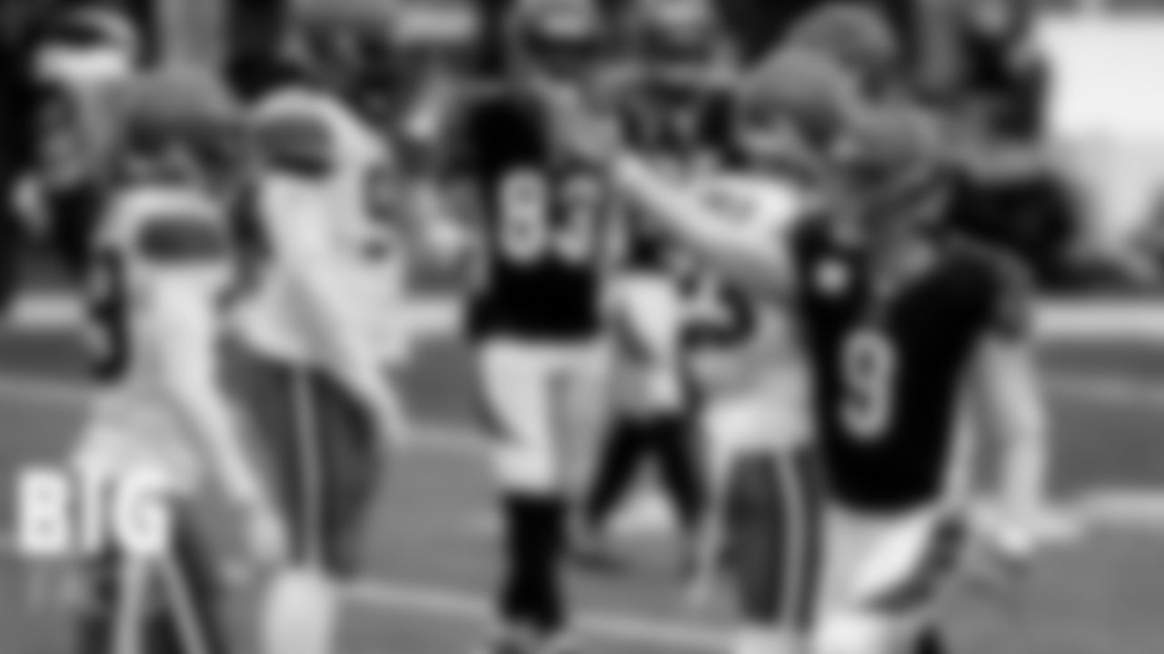 Bengals are a historically good team on fourth down in 2020
Cincinnati offensively has converted on 17 of its 21 fourth down opportunities this season, good enough for an 81.0 percentage and a mark that sits second in the league. The Buffalo Bills (83.3) are the only team above the Bengals in that category at the moment with just six total attempts to their total. The NFL record for most converted fourth downs in a season is 20, so with four games to go, the Bengals have a chance to tie or surpass the 1996 Chicago Bears for some league history.