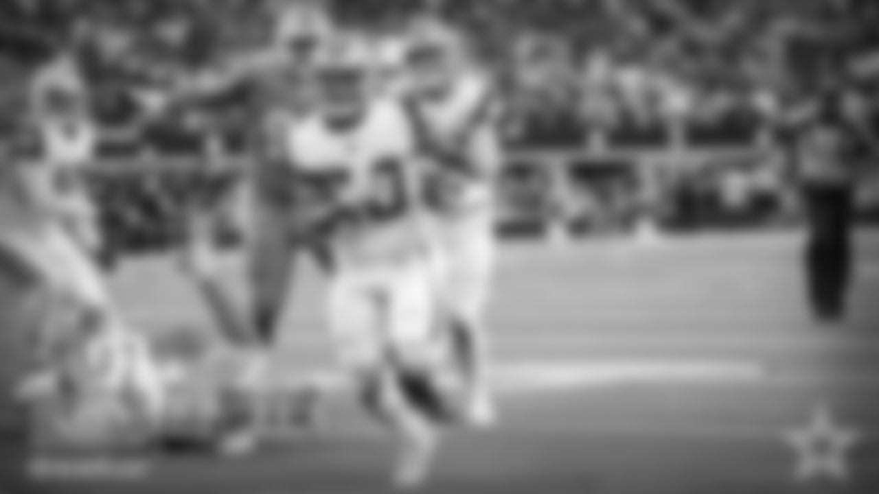 It's not often you see an option play run into the boundary, but Kellen Moore pulled it off. Usually, you want more room to allow the read to develop and give the back enough room to turn the corner. Prescott read Vince Biegel on the edge and got the ball to Tony Pollard, who did an outstanding job of reading the block of La'el Collins while also keeping his balance and lunging forward for the first down. Most backs would not have been able to turn the corner, much less keep their feet in order to finish the run. It was a well-executed play all around.