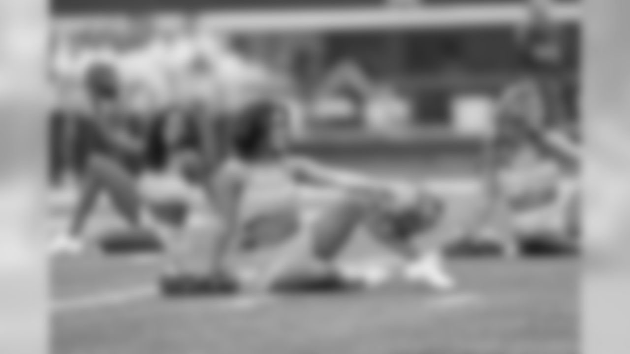 temp20141005_DAL_cheers_BCA_halftime67_Angela.jpg