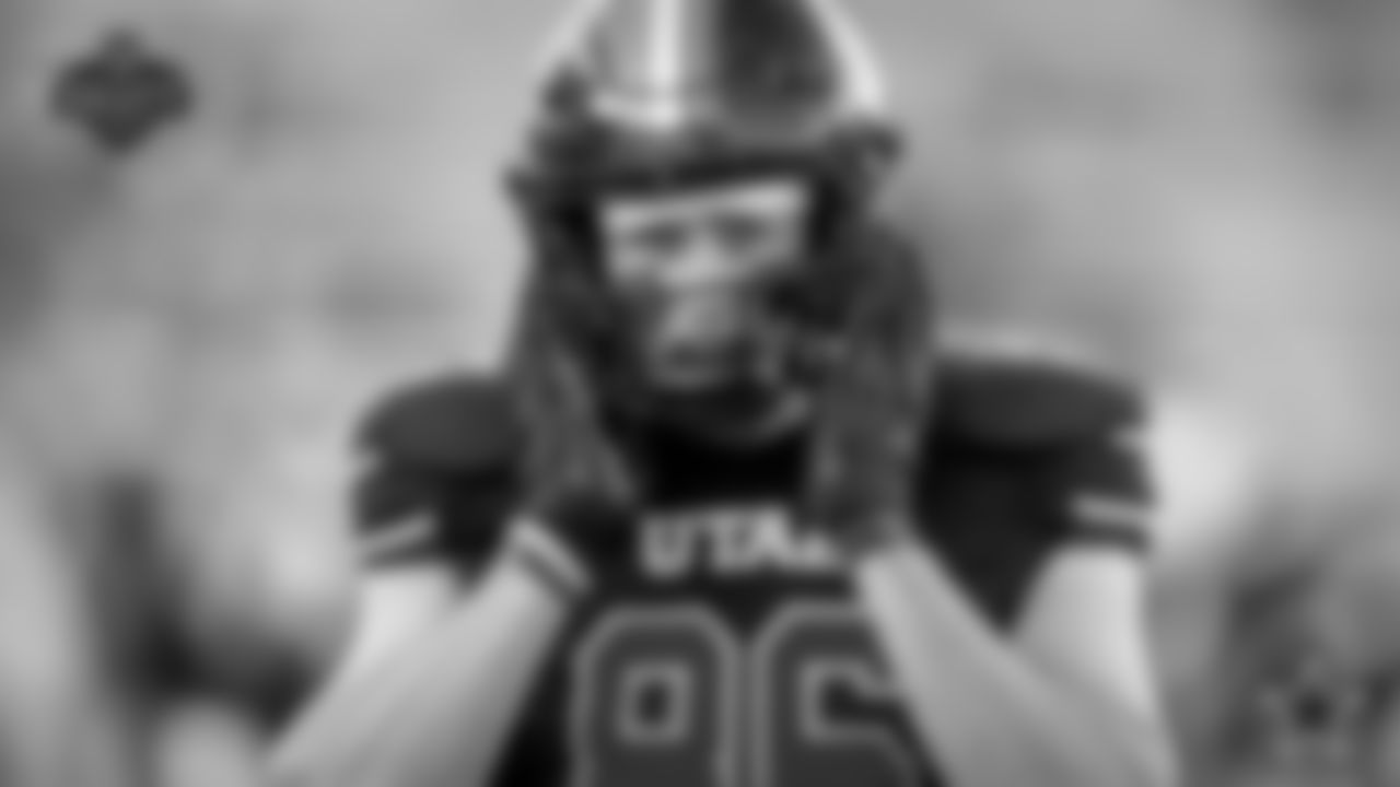 Dalton Kincaid – TE, Utah
Picked By: Diante Lee (The Athletic) Danny Kelly (The Ringer) Dane Brugler (The Athletic), WalterFootball.com
Another high-octane tight end who could be available to the Cowboys in the first round, Kincaid was another popular choice amongst draft forecasters to replace the loss of Schultz. His ability to run routes in the middle part of the field is lauded and could pair nicely with CeeDee Lamb, along with a fully healthy Michael Gallup and the newly minted Cowboy in Brandin Cooks.