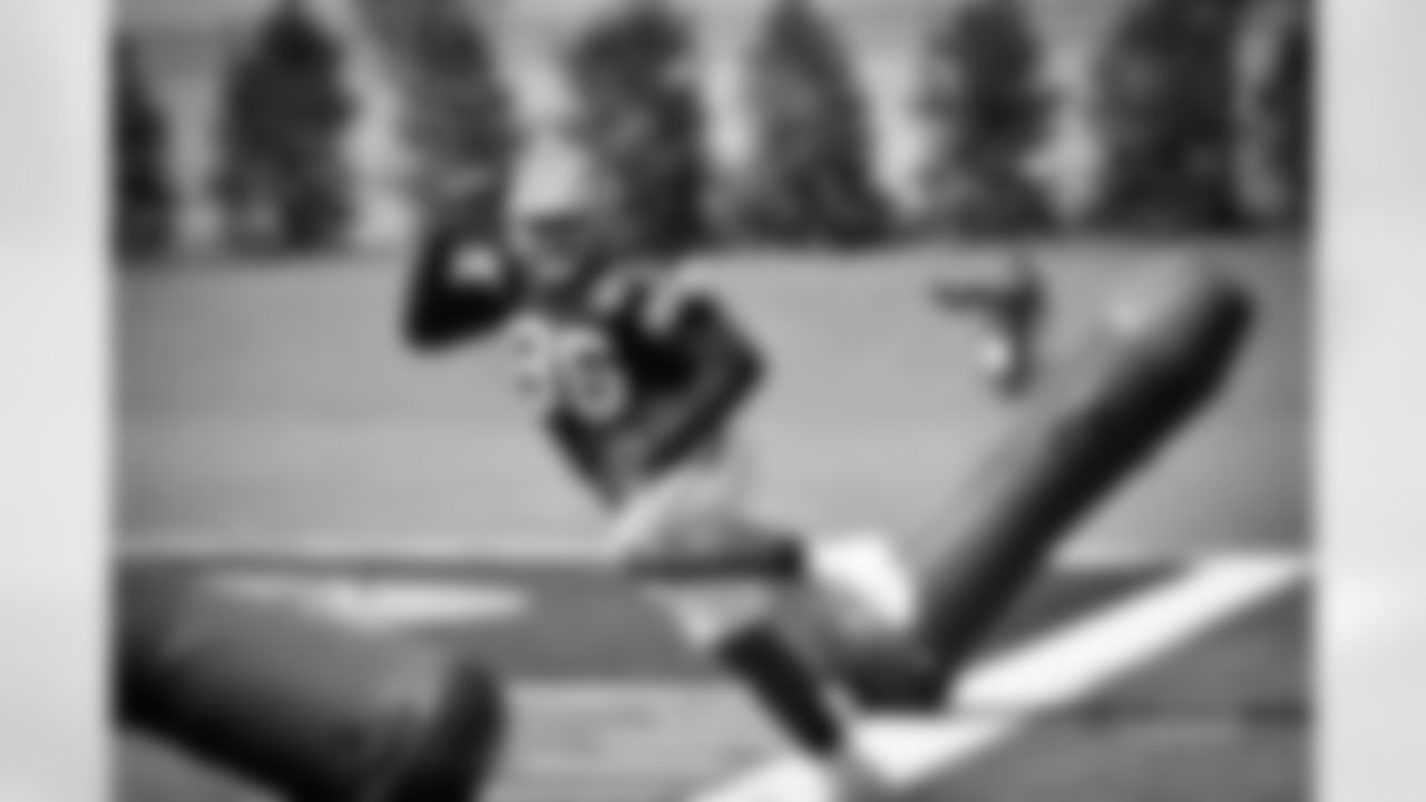 20160921_practice_maliek_collins_selects_jj0198.jpg