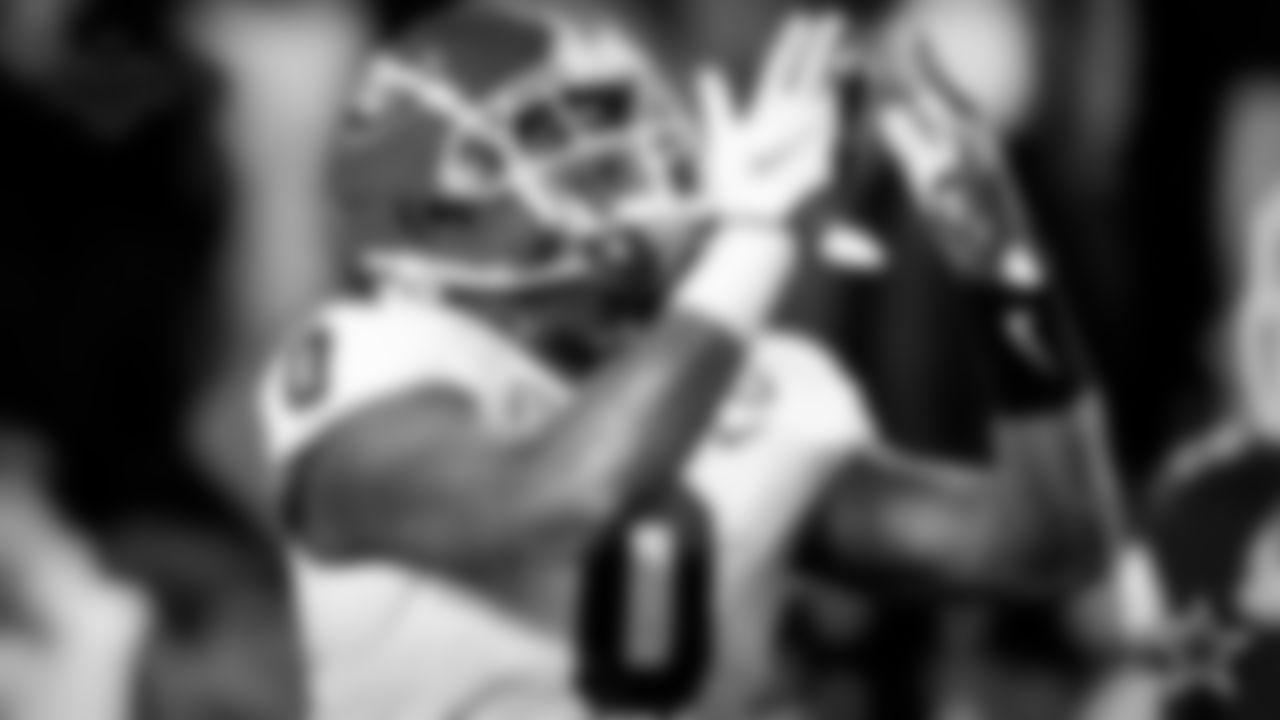 Darnell Washington - TE, Georgia
Picked By: Will Brinson (CBS Sports) Bleacher Report NFL Scouting Department (Bleacher Report)
Tight end has been a popular position for the Cowboys in multiple mock drafts, and that includes Washington. A mammoth of a man (6'7", 264-pounds) he would be a massive target for Dak Prescott who values his tight end options and a handful for opposing defenses, along with his surprisingly strong blocking ability.