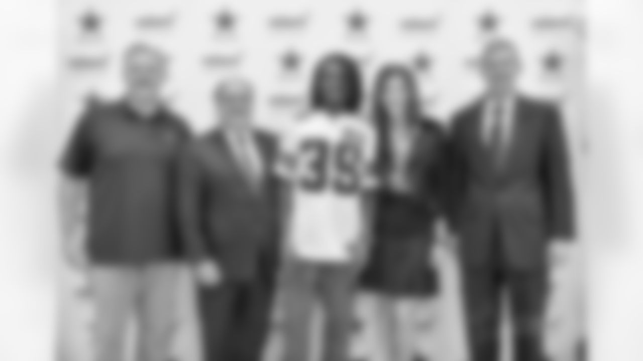 20160920_nfl_play_60_selects_jj0205.jpg