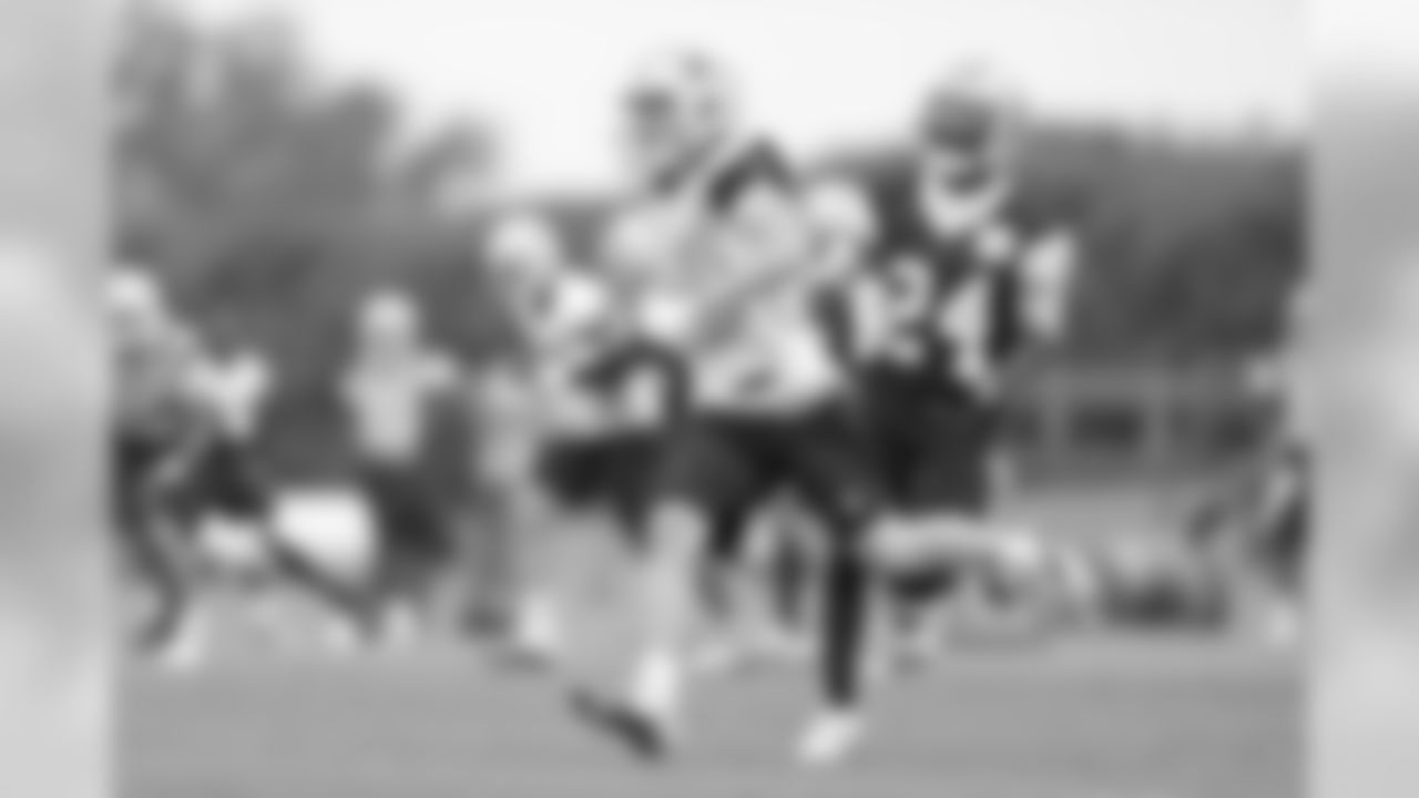 CB Morris Claiborne pursues WR Cole Beasley.