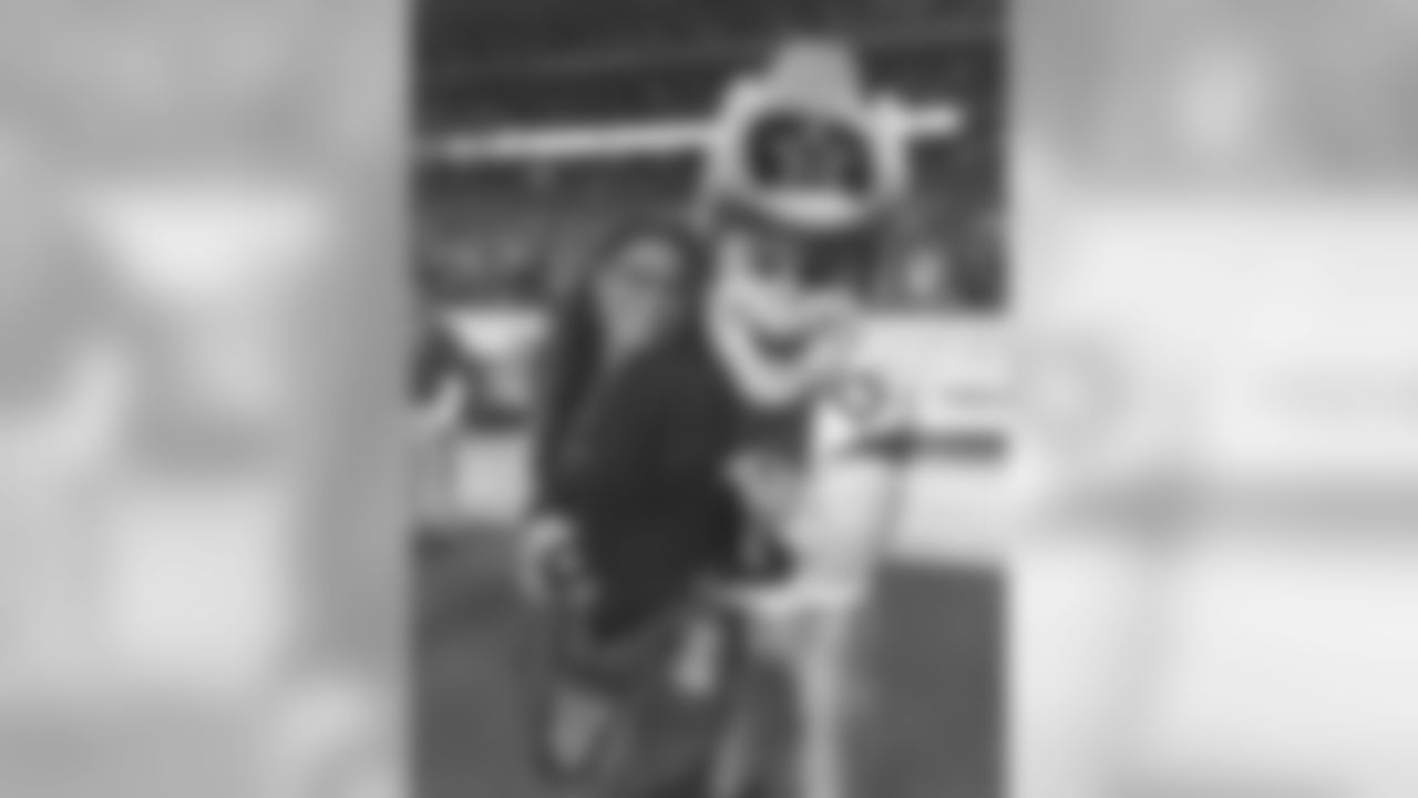 rowdy_photo_-_jordin_sparks_at_pro_bowl_2015_0.jpg