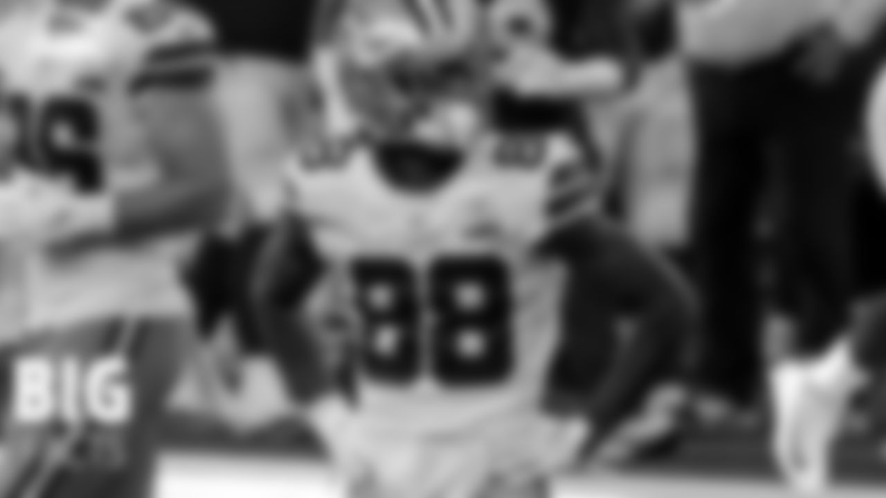 Lamb can become the first player in history with five receptions in first six career games
Lamb's eight receptions for 124 yards in Sunday's win over New York tied the first-round rookie with the late Terry Glenn (Patriots, 1996) for most games to start a career with at least five receptions. In his first five career games, Lamb has tallied 29 receptions for a team-best 433 yards and two touchdowns, but it's his consistency that has him in the record books. With five catches again on Monday, Lamb will be on top of the all-time leaderboard with six-straight such games and continue one of the best debut campaigns in league history.