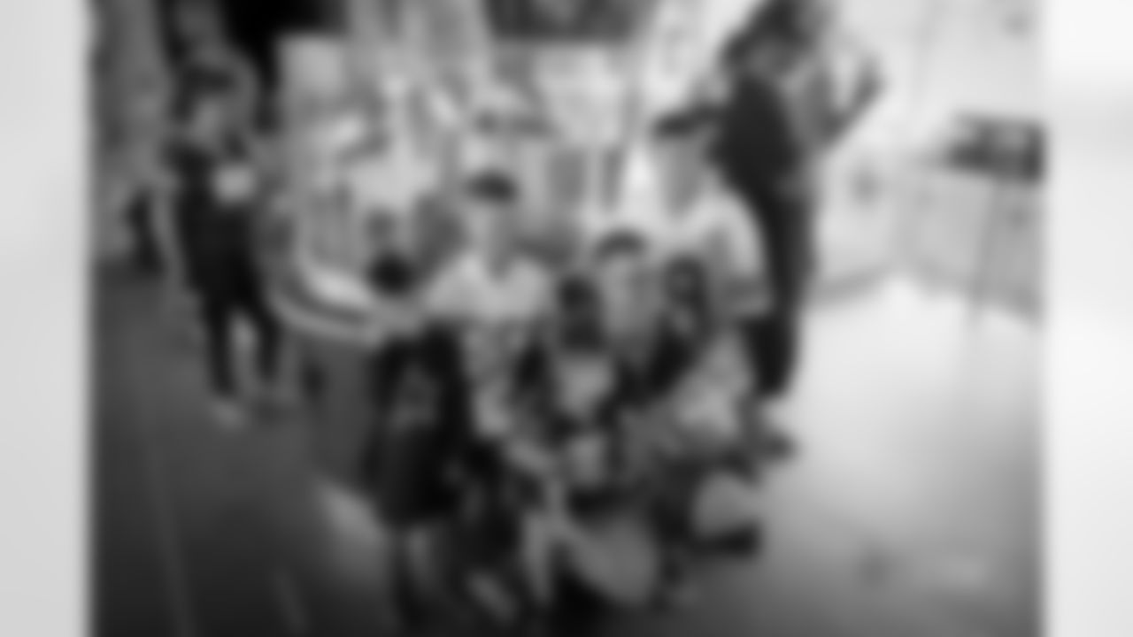 20160807_dal_fans_midway43_0.jpg